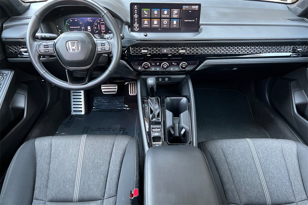 Vehicle image 13 of 34