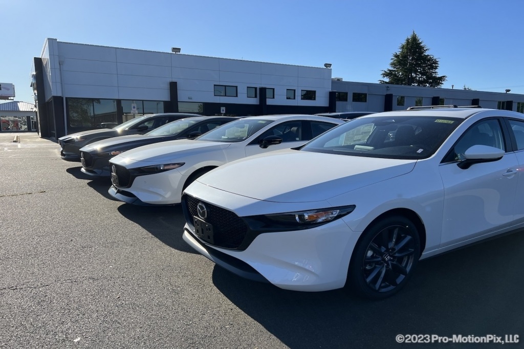 Vehicle image 16 of 34