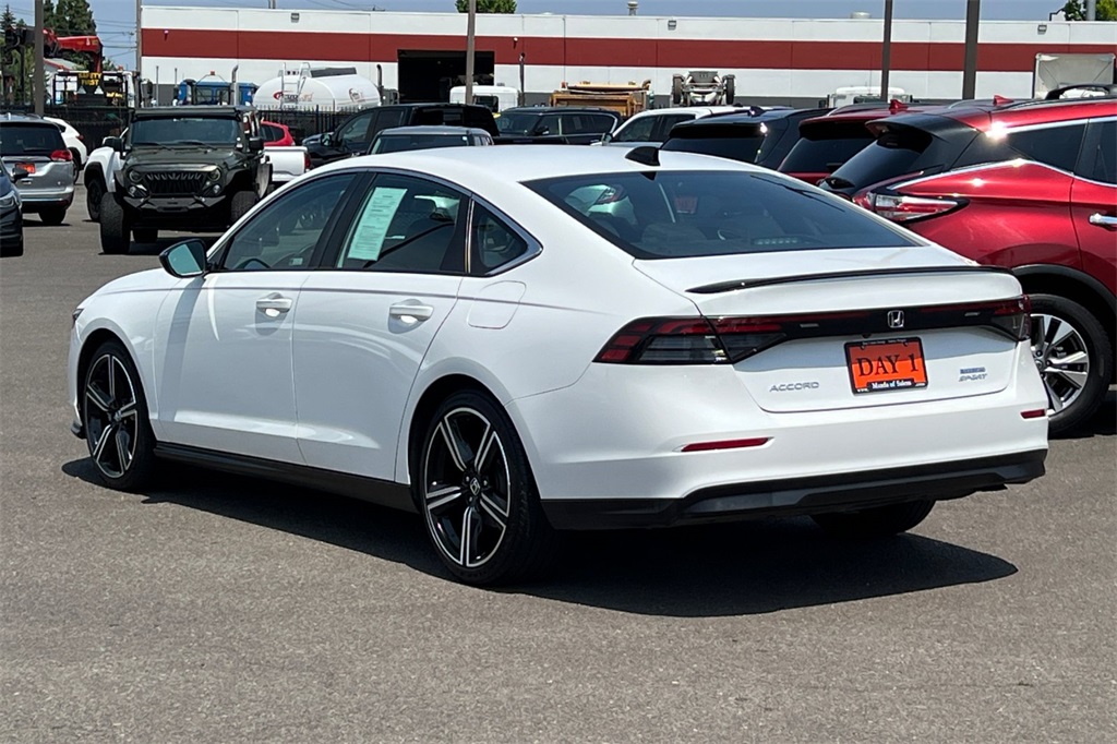 Vehicle image 8 of 34