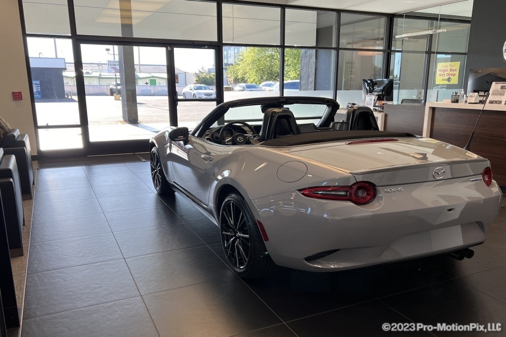 Vehicle image 24 of 34