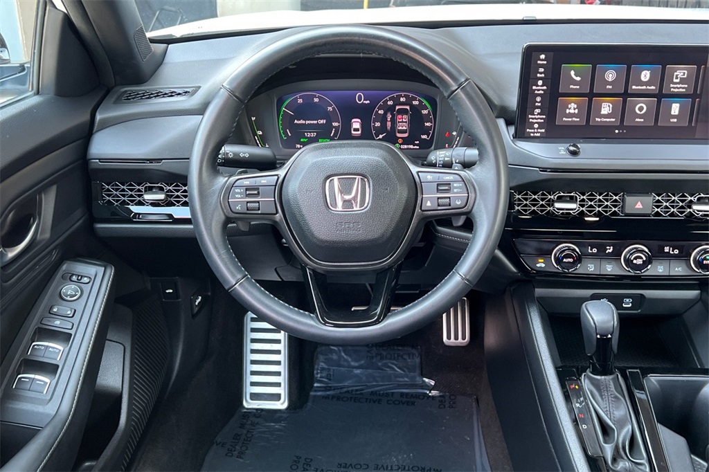 Vehicle image 15 of 34
