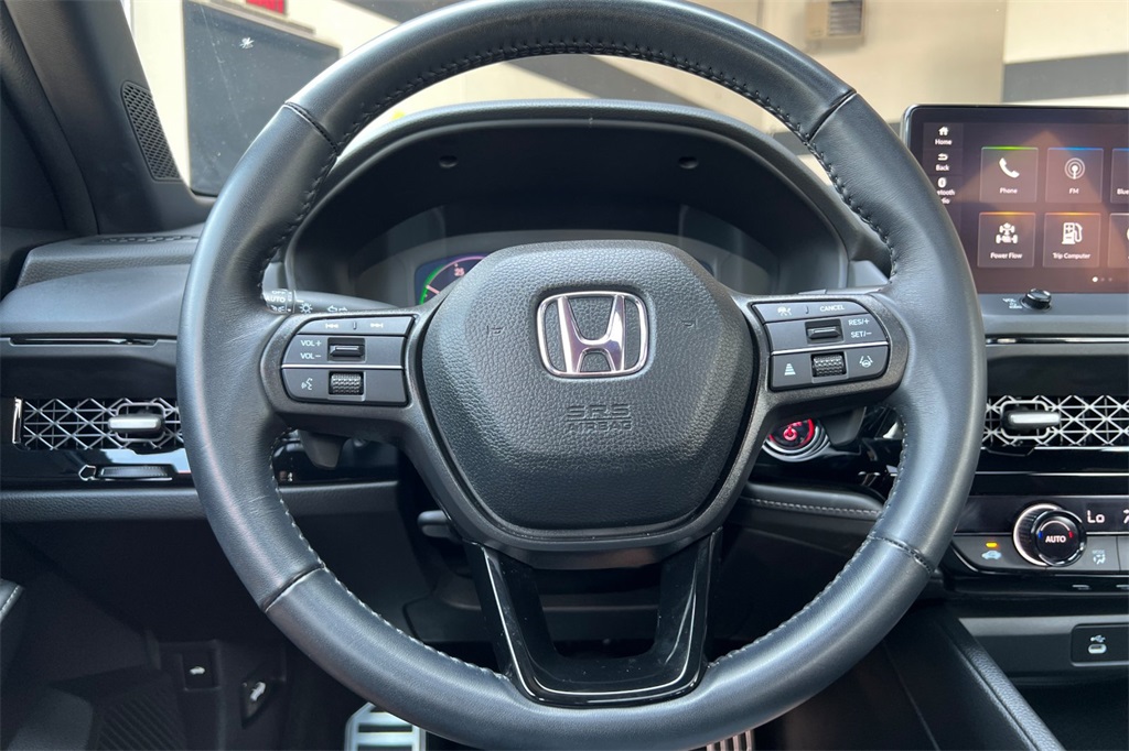 Vehicle image 17 of 34