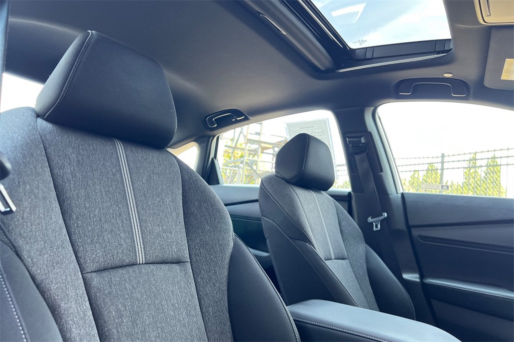 Vehicle image 11 of 34