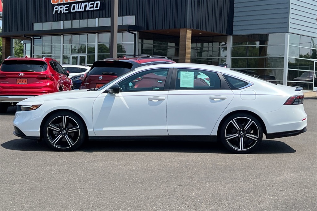 Vehicle image 9 of 34