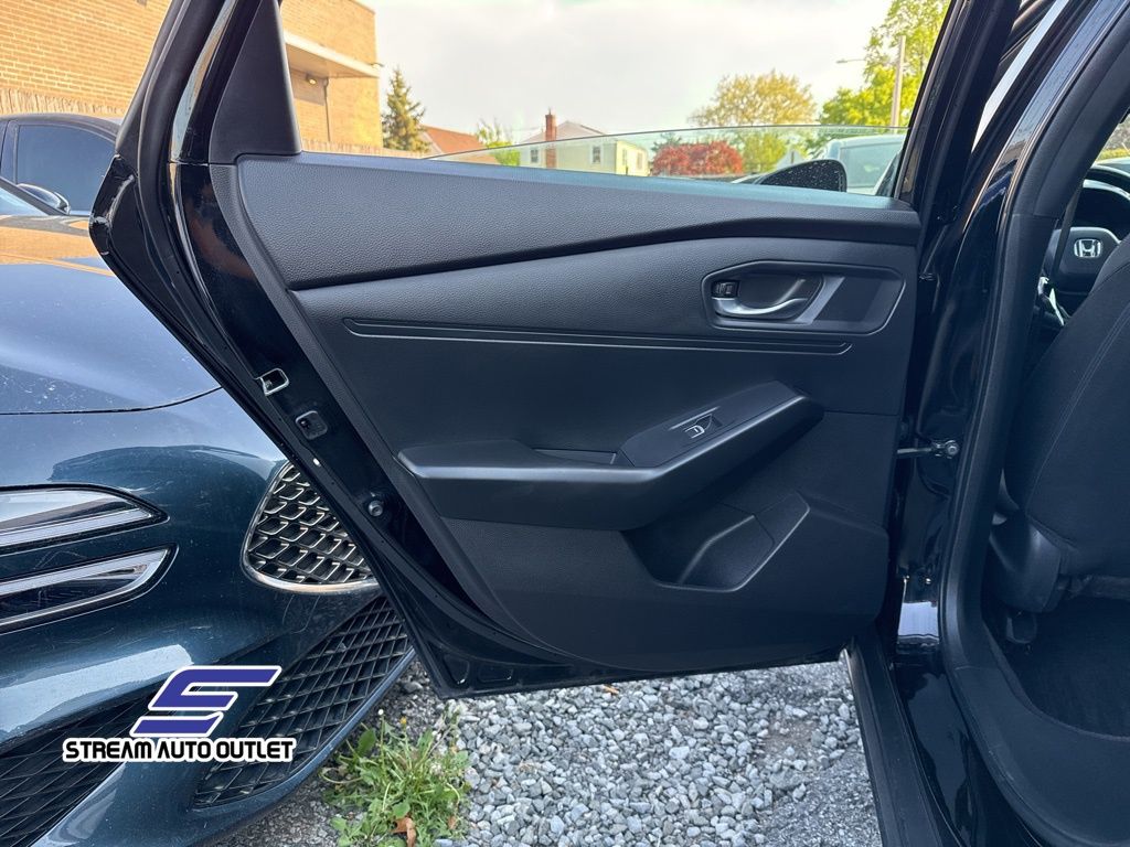Vehicle image 20 of 37