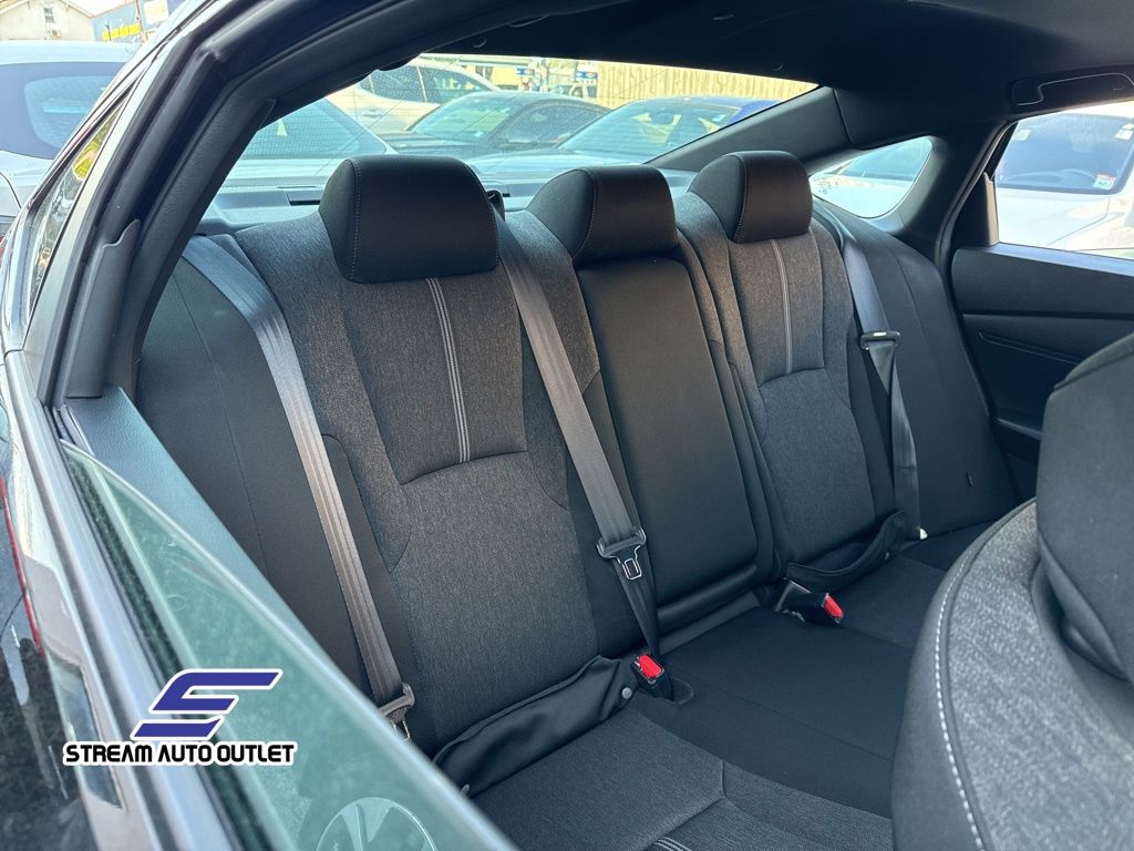 Vehicle image 11 of 37