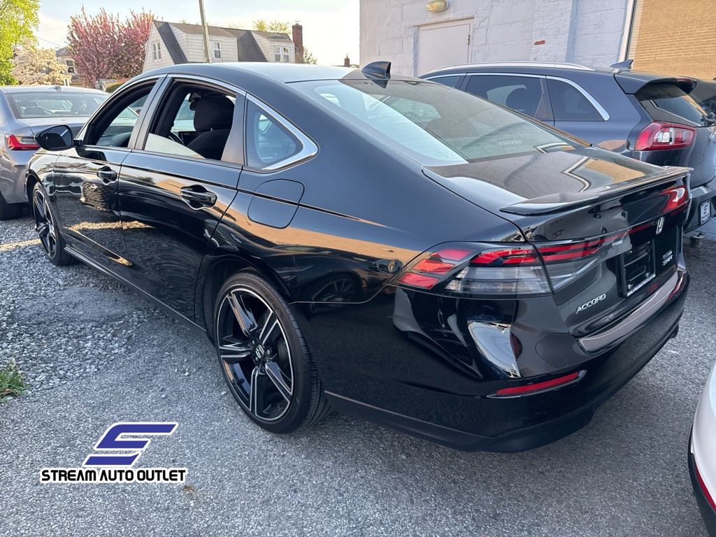 Vehicle image 4 of 37