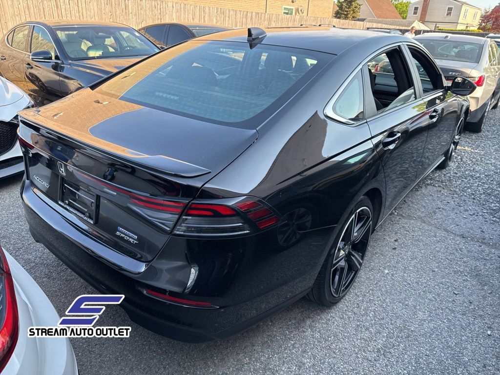 Vehicle image 3 of 37