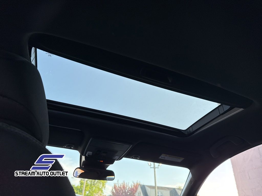 Vehicle image 19 of 37