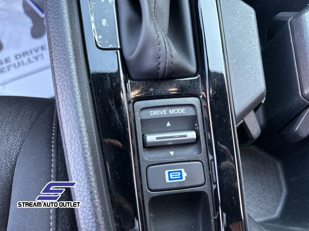 Vehicle image 32 of 37