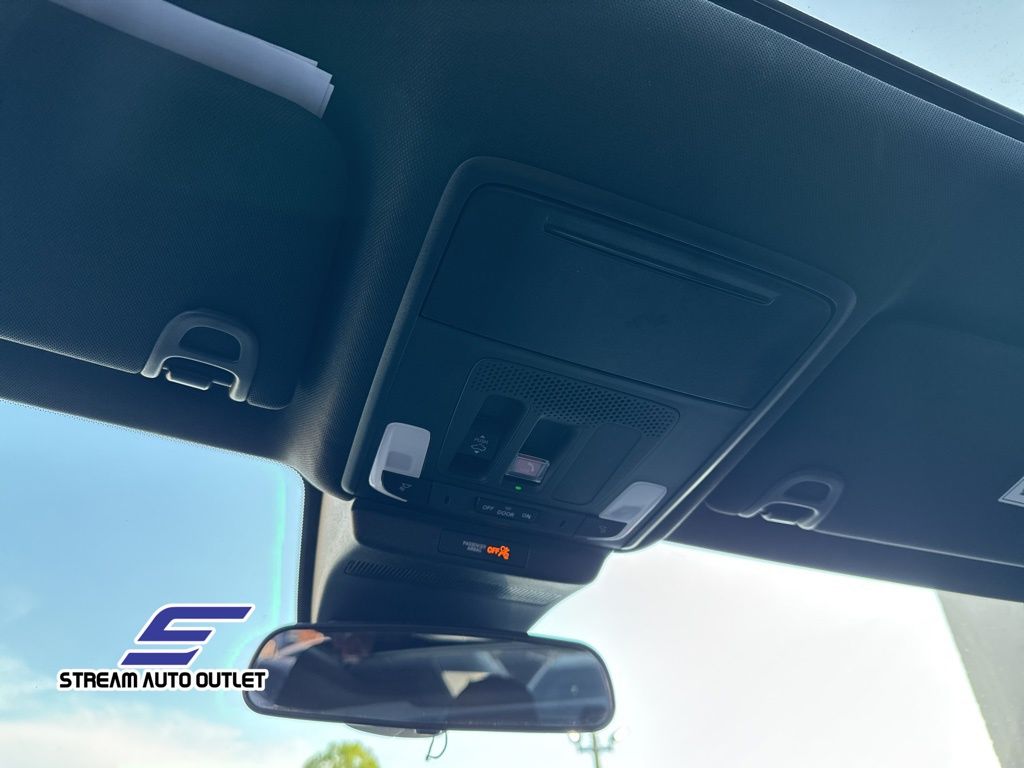 Vehicle image 18 of 37