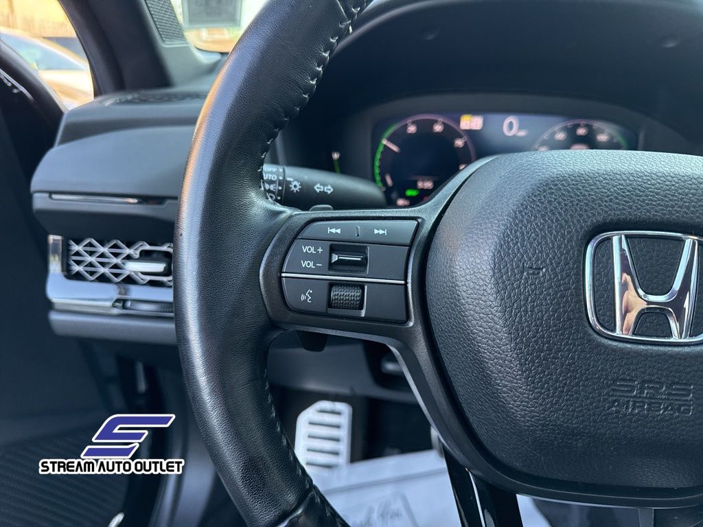 Vehicle image 28 of 37