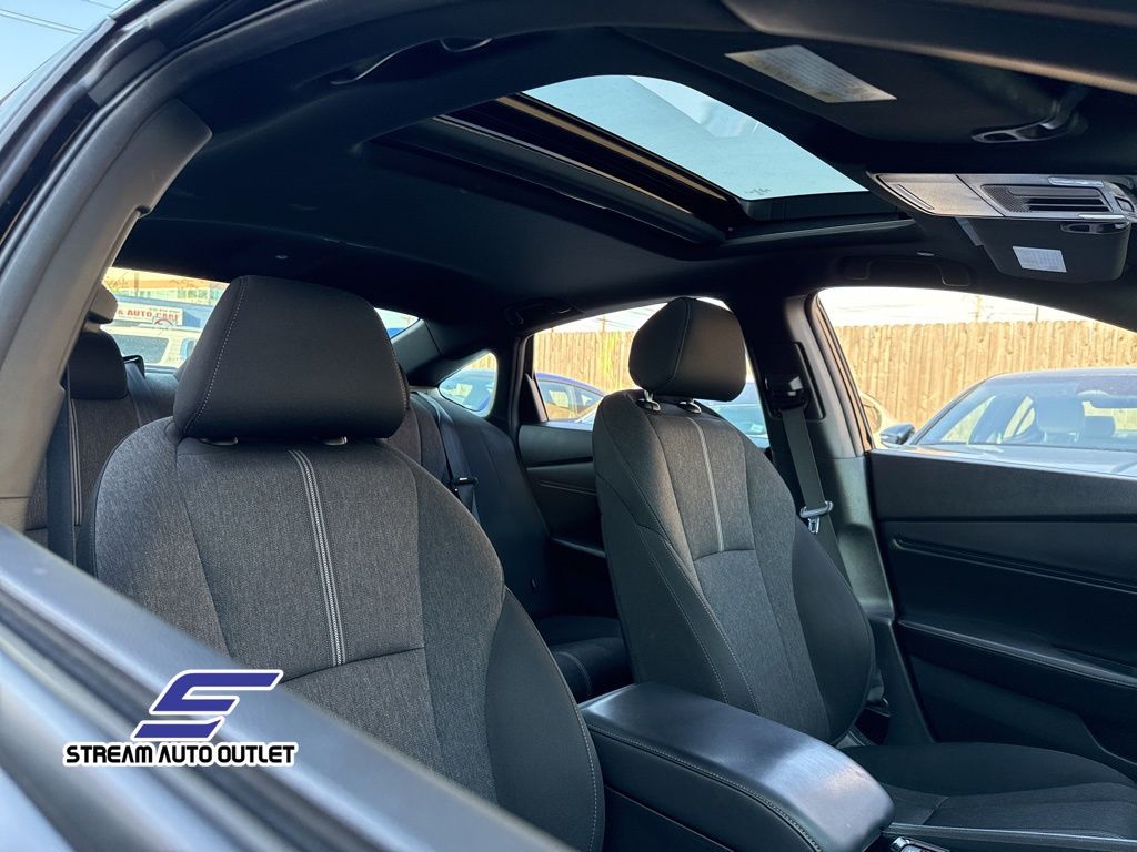 Vehicle image 9 of 37