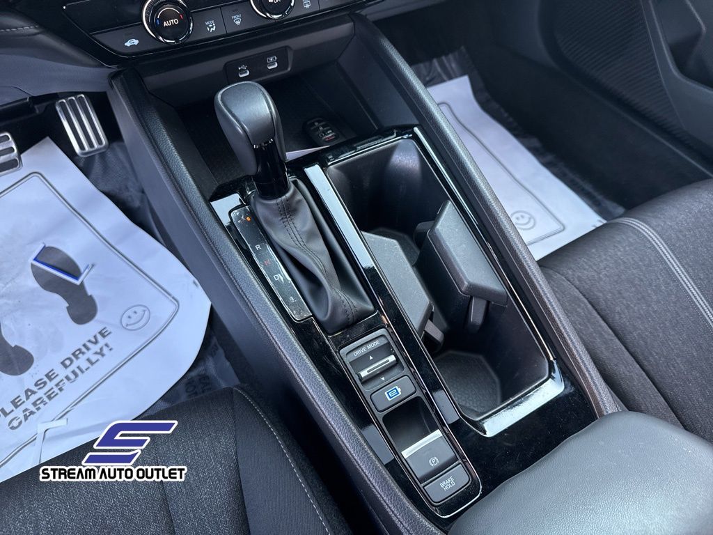 Vehicle image 31 of 37