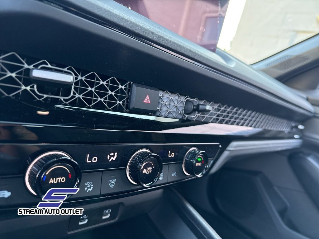 Vehicle image 36 of 37