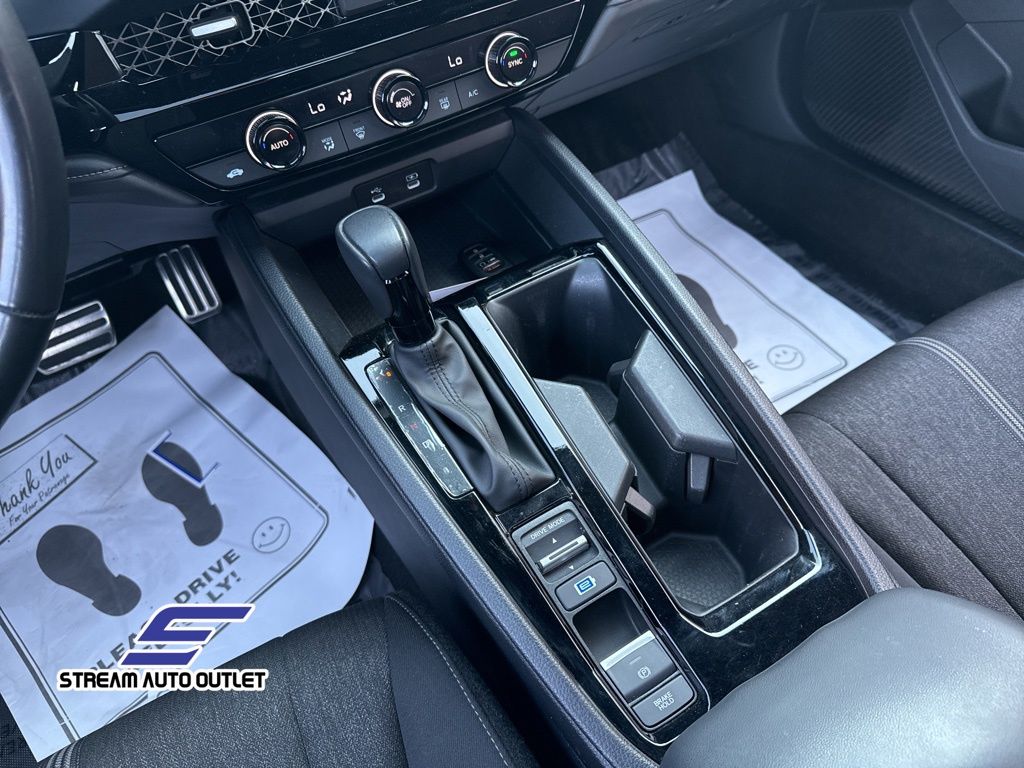 Vehicle image 17 of 37