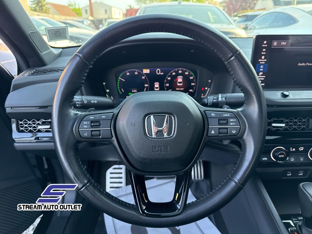Vehicle image 27 of 37