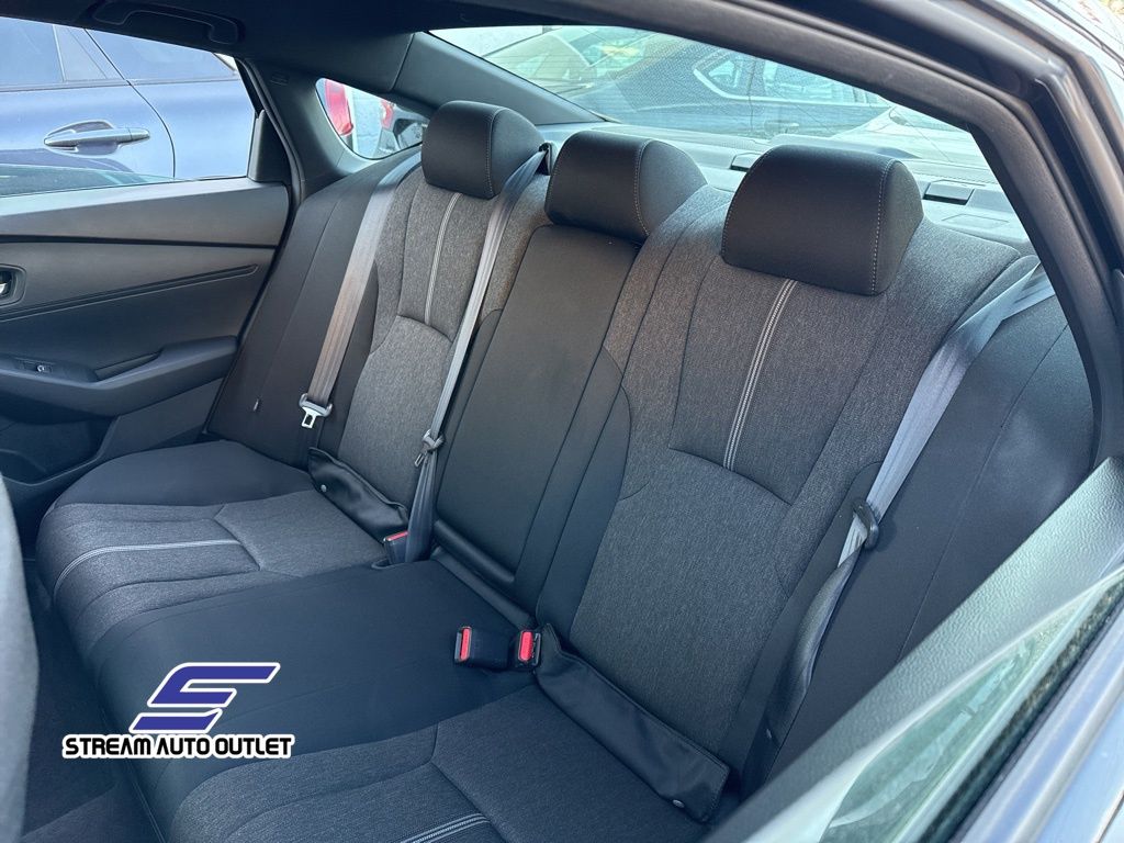 Vehicle image 22 of 37