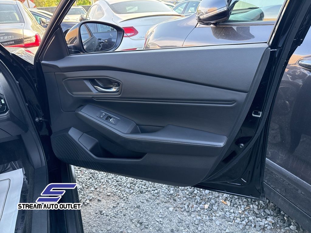 Vehicle image 10 of 37