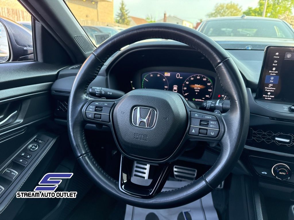 Vehicle image 15 of 37