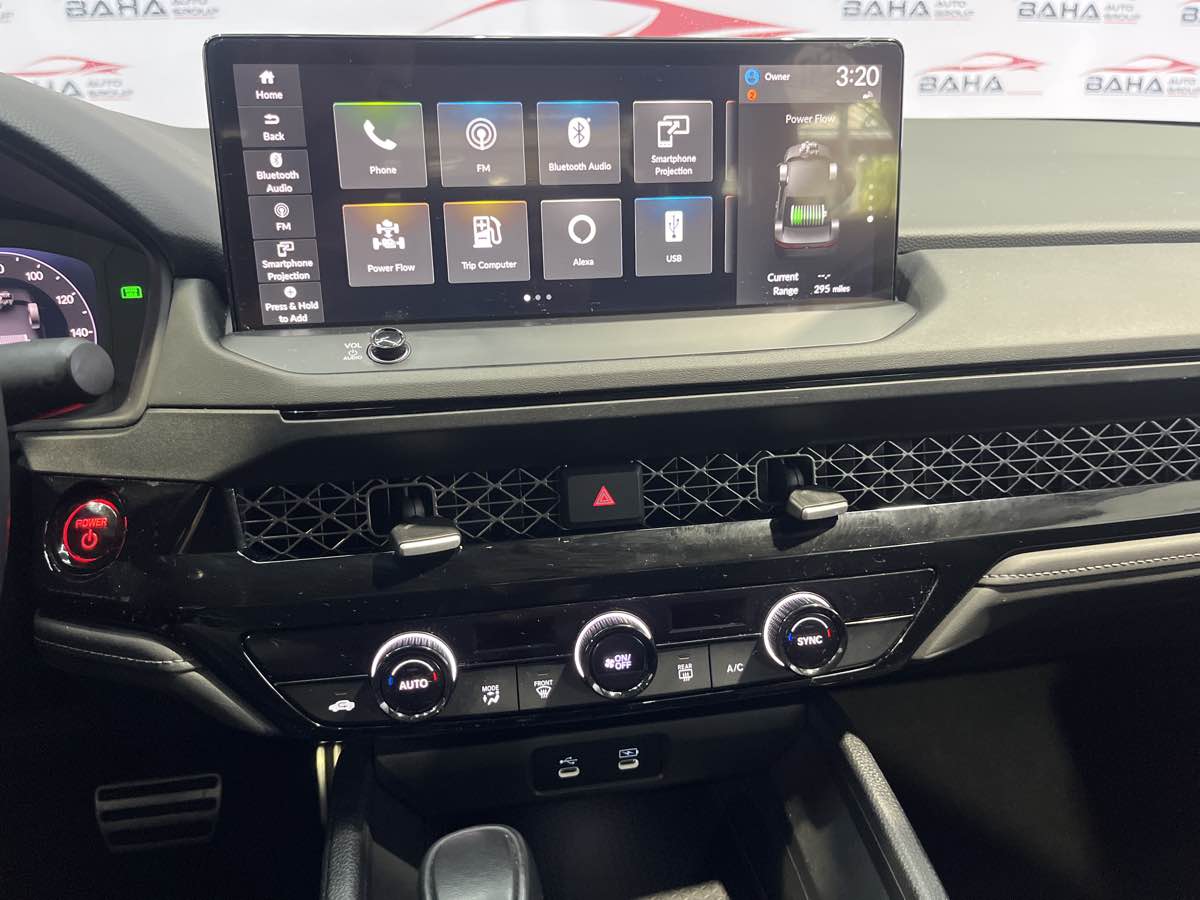 Vehicle image 17 of 34