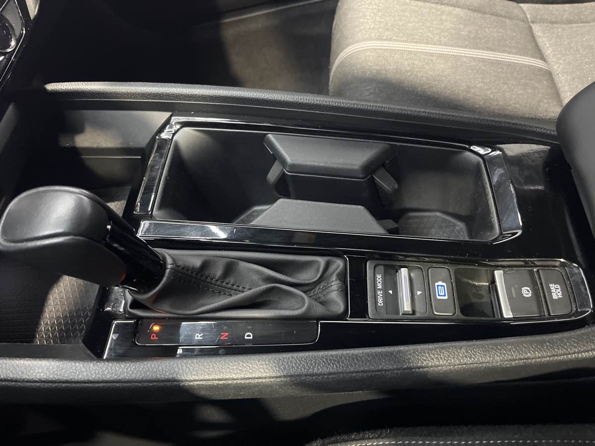 Vehicle image 20 of 34