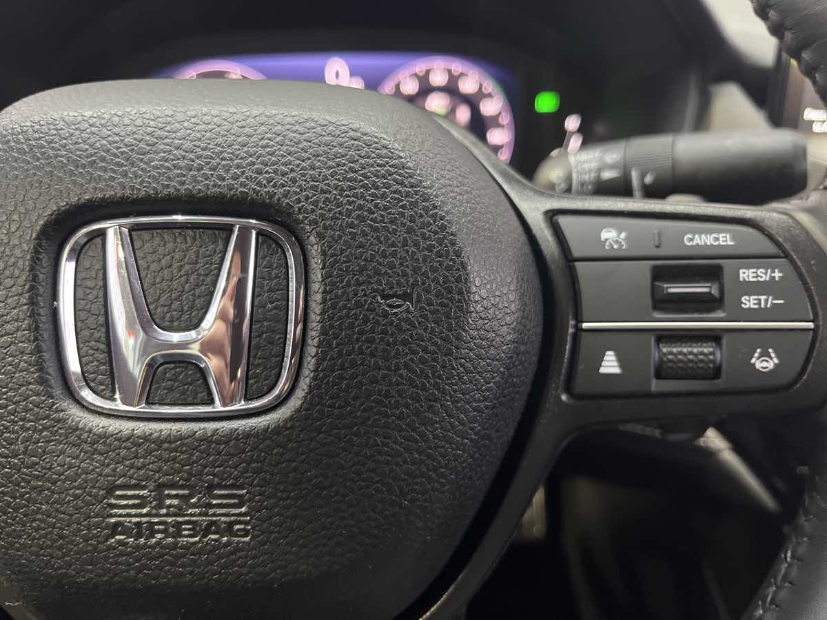 Vehicle image 13 of 34