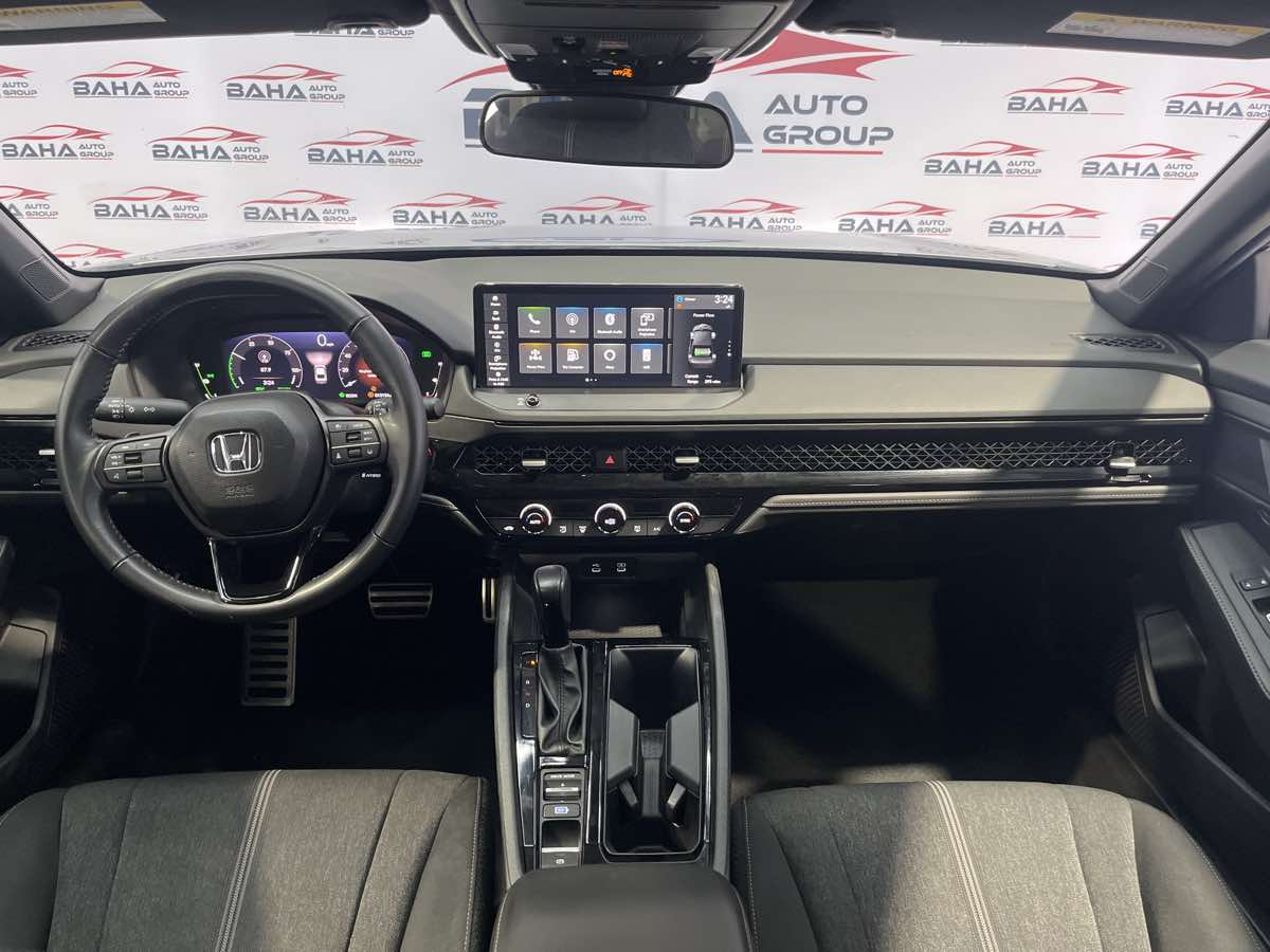 Vehicle image 21 of 34