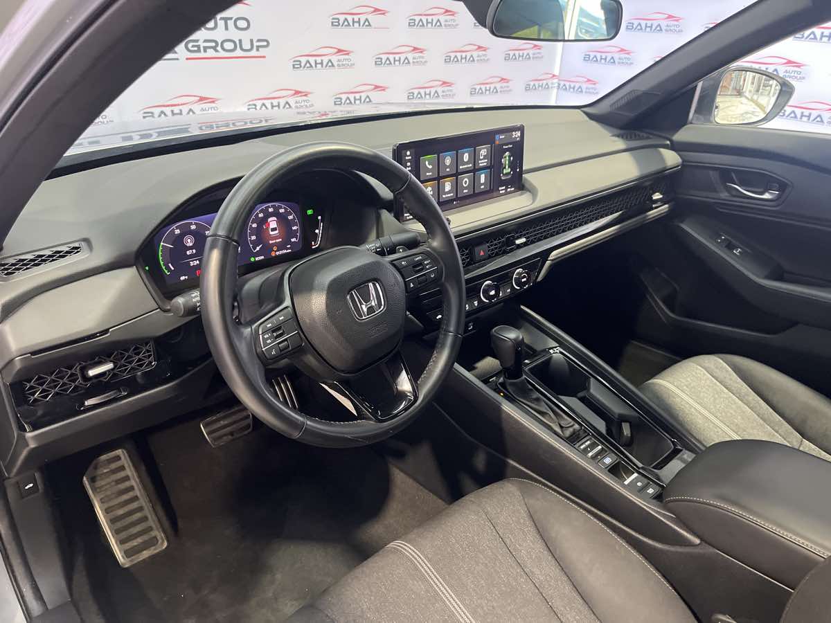Vehicle image 24 of 34