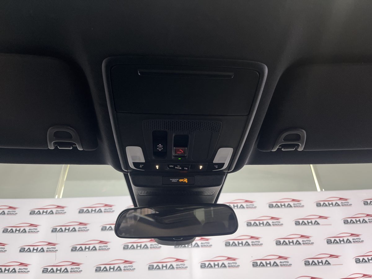 Vehicle image 23 of 34