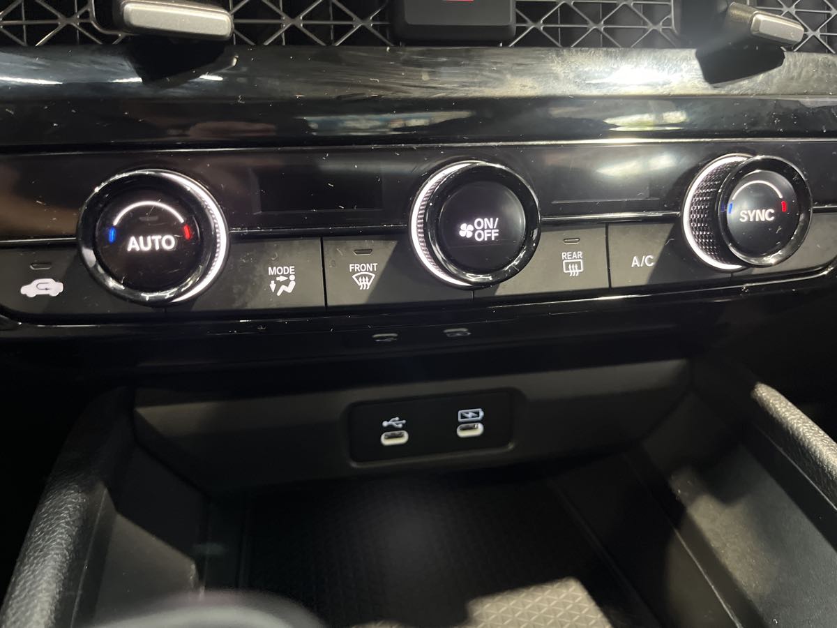 Vehicle image 19 of 34