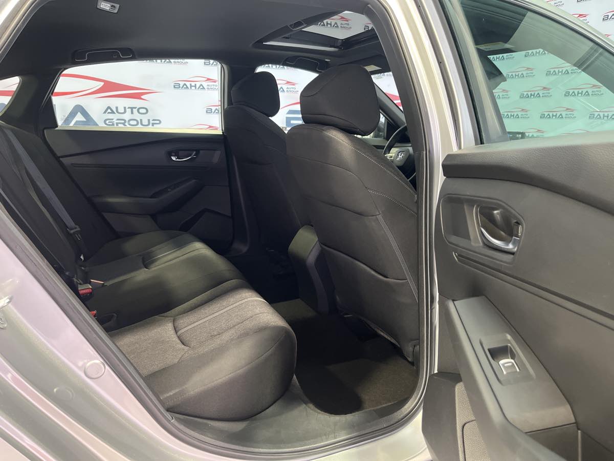 Vehicle image 31 of 34