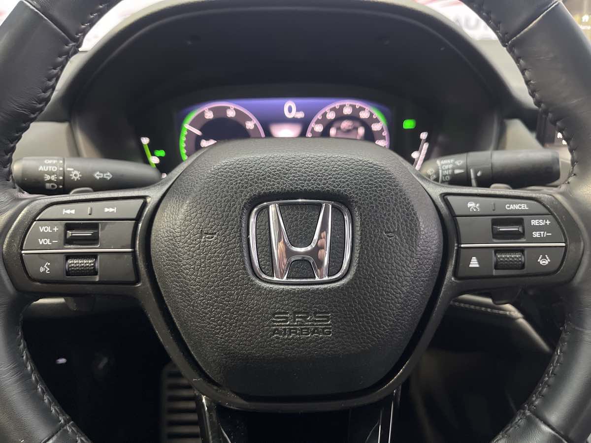 Vehicle image 10 of 34