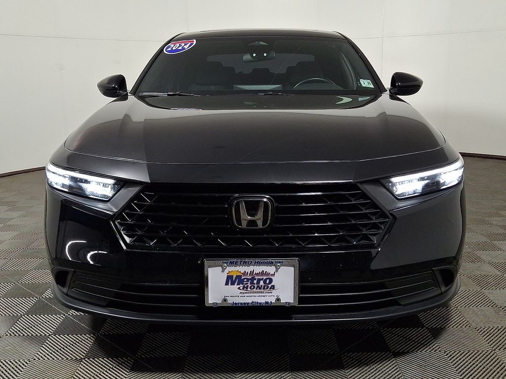 2024 Honda Accord Hybrid Sport Image 2 of 32
