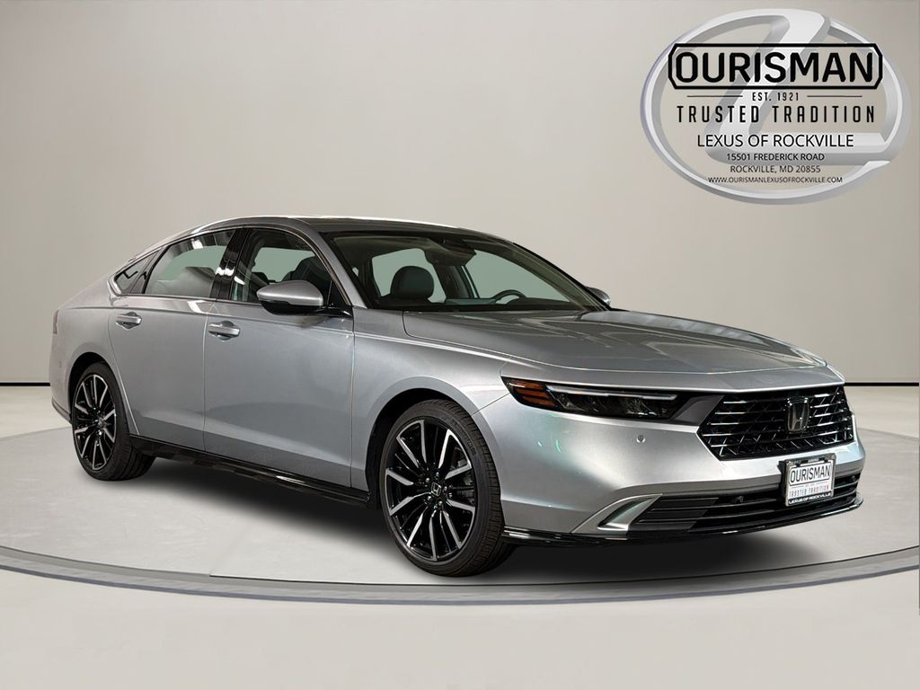 2024 Honda Accord Hybrid Touring Image 2 of 34