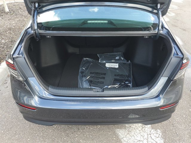 Vehicle image 11 of 25