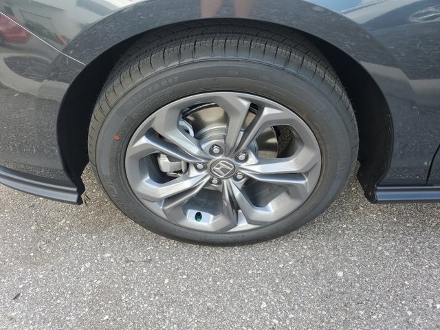 Vehicle image 8 of 25