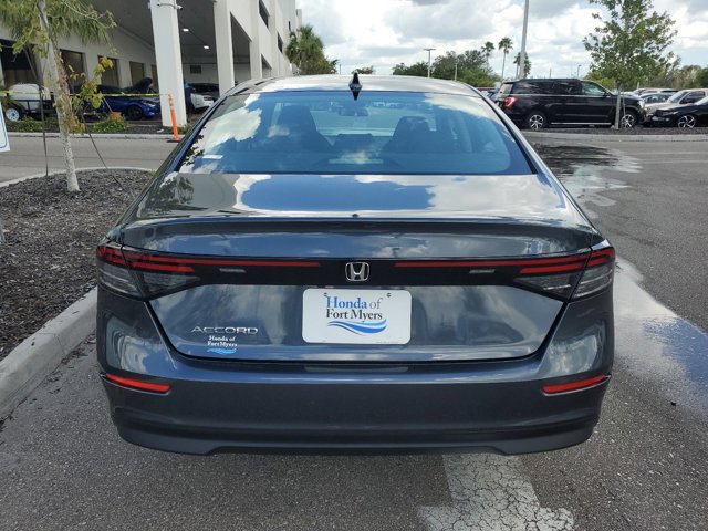 Vehicle image 7 of 25