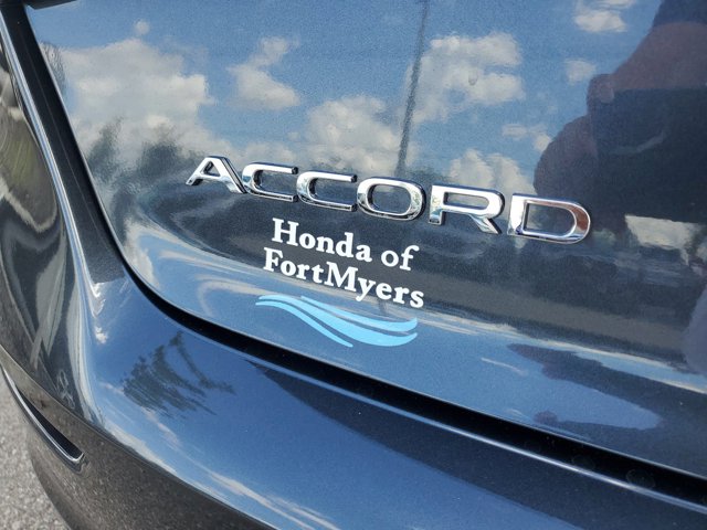 Vehicle image 10 of 25
