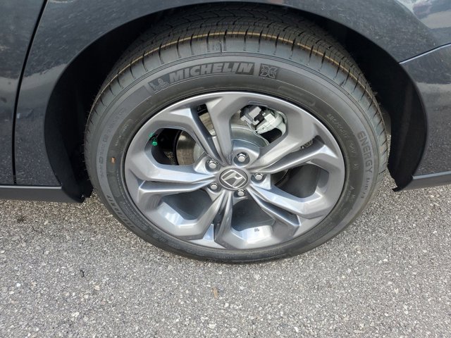 Vehicle image 9 of 25