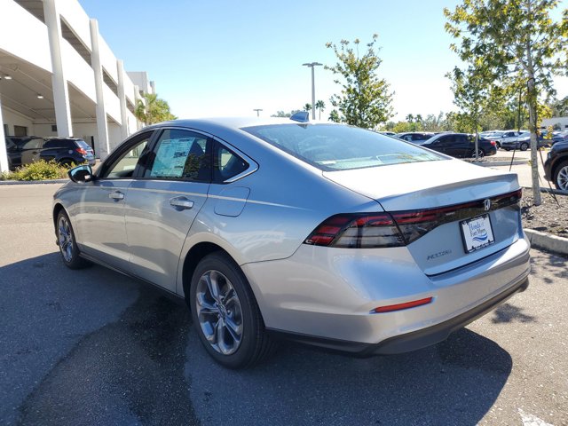 Vehicle image 8 of 26