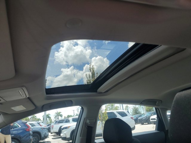 Vehicle image 17 of 26