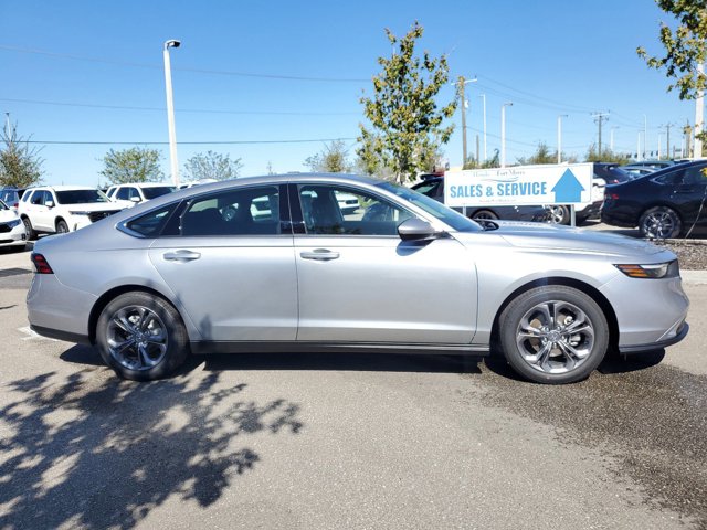 Vehicle image 5 of 26