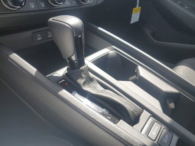 Vehicle image 20 of 26