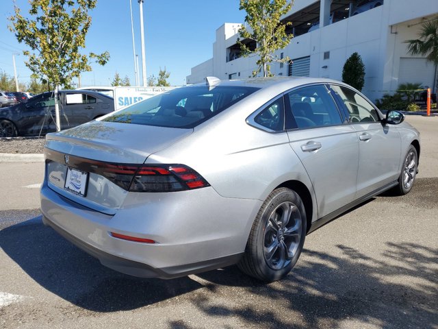 Vehicle image 6 of 26