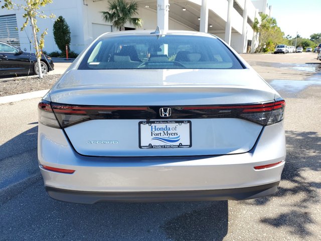 Vehicle image 7 of 26