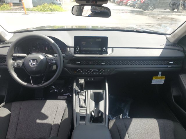Vehicle image 14 of 26