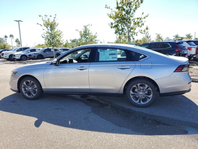 Vehicle image 9 of 26