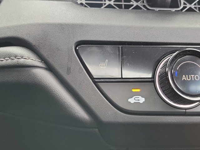 Vehicle image 17 of 31