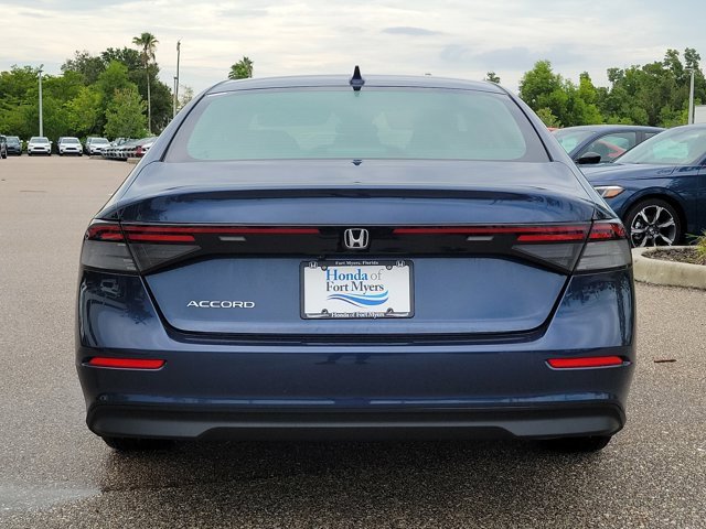 Vehicle image 7 of 31